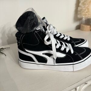 Women’s Airwalk Shoes size 7